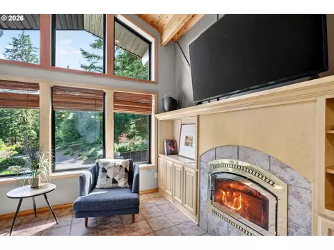 Living - 18685 E Aschoff Rd, Rhododendron, OR 97049 photo 5 of 5