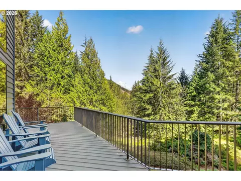 Exterior - 18685 E Aschoff Rd, Rhododendron, OR 97049 photo 6 of 15