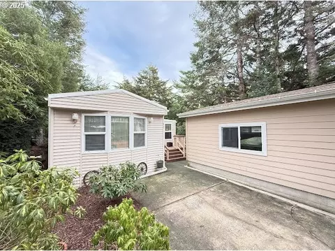 1600 Rhododendron Dr # 92, Florence, OR 97439