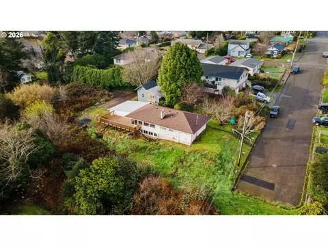 515 State St, North Bend, OR 97459