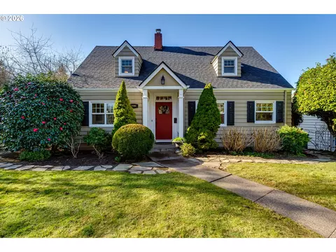 2096 Charnelton St, Eugene, OR 97405