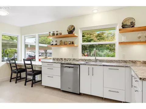 Kitchen - 595 Dartmoor Dr, Eugene, OR 97401 photo 2 of 4