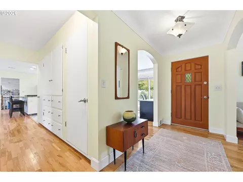 Entry Way - 595 Dartmoor Dr, Eugene, OR 97401 photo 1 of 1