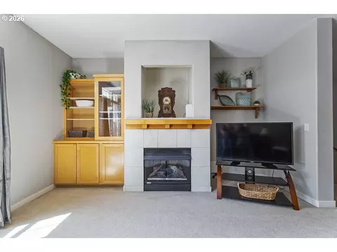 Living - 2508 NW 2nd Ter, Gresham, OR 97030 photo 3 of 3