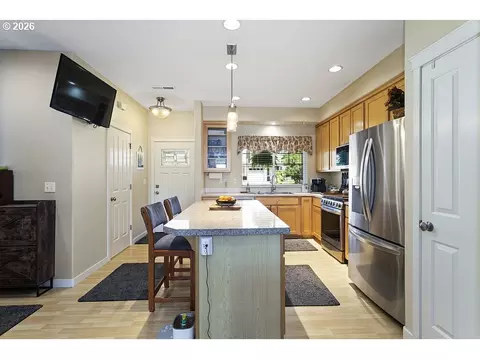 Kitchen - 2508 NW 2nd Ter, Gresham, OR 97030 photo 5 of 5