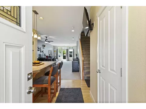 Entry Way - 2508 NW 2nd Ter, Gresham, OR 97030 photo 1 of 2