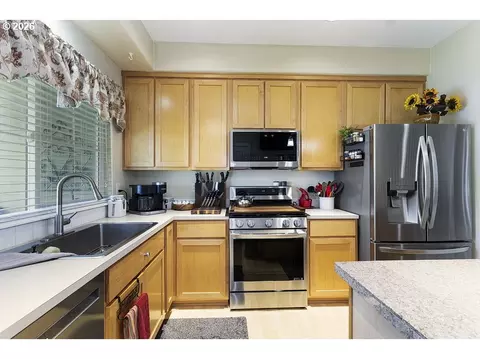 Kitchen - 2508 NW 2nd Ter, Gresham, OR 97030 photo 1 of 5