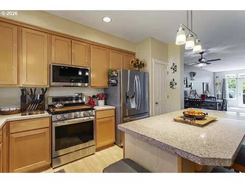 Kitchen - 2508 NW 2nd Ter, Gresham, OR 97030 photo 2 of 5
