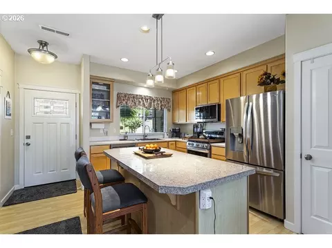 Kitchen - 2508 NW 2nd Ter, Gresham, OR 97030 photo 4 of 5