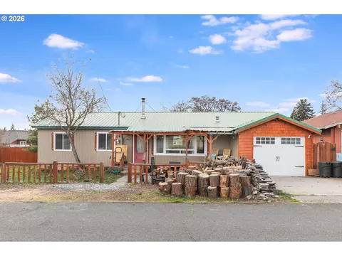 409 NE Court St, Dufur, OR 97021