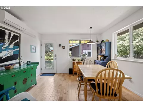 Dining - 1572 Wilson Ct, Eugene, OR 97402 photo 1 of 4