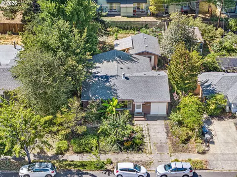 View/Area - 1572 Wilson Ct, Eugene, OR 97402 photo 2 of 8