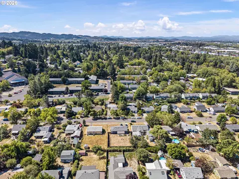 View/Area - 1572 Wilson Ct, Eugene, OR 97402 photo 5 of 8