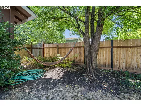 Exterior - 1572 Wilson Ct, Eugene, OR 97402 photo 4 of 6