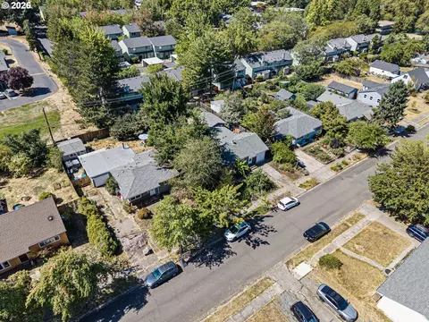 View/Area - 1572 Wilson Ct, Eugene, OR 97402 photo 4 of 8