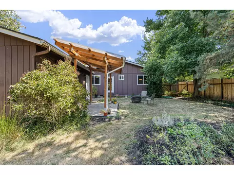 Exterior - 1572 Wilson Ct, Eugene, OR 97402 photo 3 of 6