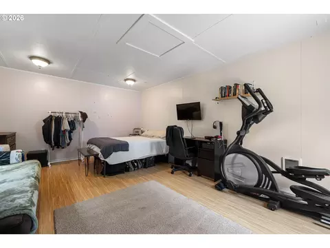 Bedroom - 1572 Wilson Ct, Eugene, OR 97402 photo 10 of 12