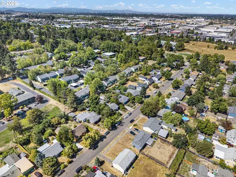 View/Area - 1572 Wilson Ct, Eugene, OR 97402 photo 6 of 8