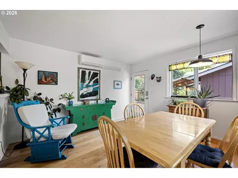 Dining - 1572 Wilson Ct, Eugene, OR 97402 photo 2 of 4
