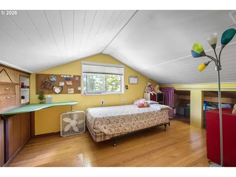 Bedroom - 1572 Wilson Ct, Eugene, OR 97402 photo 9 of 12
