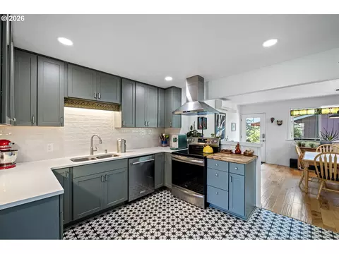 Kitchen - 1572 Wilson Ct, Eugene, OR 97402 photo 2 of 4