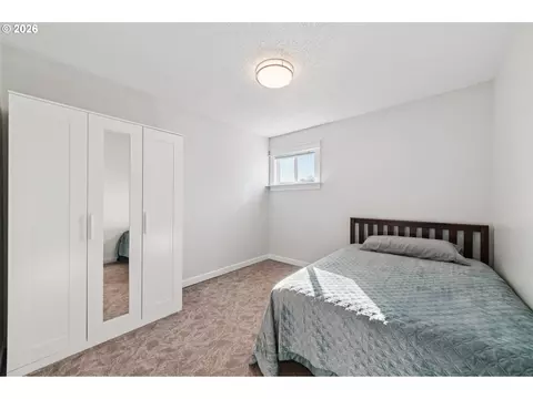 Bedroom - 1302 NE Hogan Dr #169, Gresham, OR 97030 photo 7 of 11