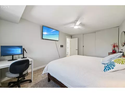 Bedroom - 1302 NE Hogan Dr #169, Gresham, OR 97030 photo 6 of 11