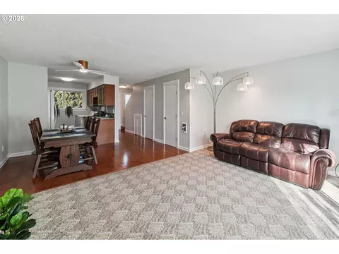 Living - 1302 NE Hogan Dr #169, Gresham, OR 97030 photo 2 of 5