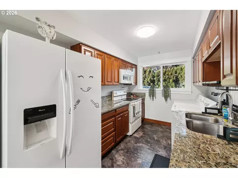 Kitchen - 1302 NE Hogan Dr #169, Gresham, OR 97030 photo 1 of 2