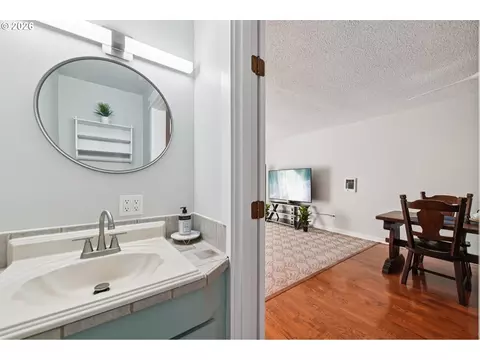 Bath - 1302 NE Hogan Dr #169, Gresham, OR 97030 photo 1 of 2