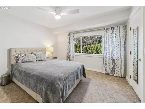 Bedroom - 1302 NE Hogan Dr #169, Gresham, OR 97030 photo 1 of 11