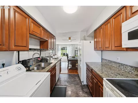 Kitchen - 1302 NE Hogan Dr #169, Gresham, OR 97030 photo 2 of 2