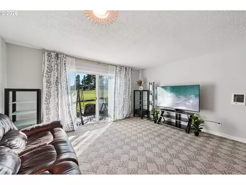 Living - 1302 NE Hogan Dr #169, Gresham, OR 97030 photo 3 of 5