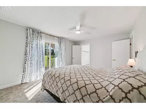 Bedroom - 1302 NE Hogan Dr #169, Gresham, OR 97030 photo 11 of 11