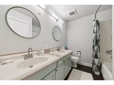 Bath - 1302 NE Hogan Dr #169, Gresham, OR 97030 photo 2 of 2