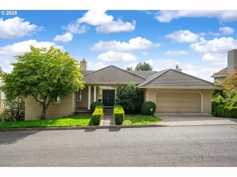 9015 NW Bartholomew Dr, Portland, OR 97229