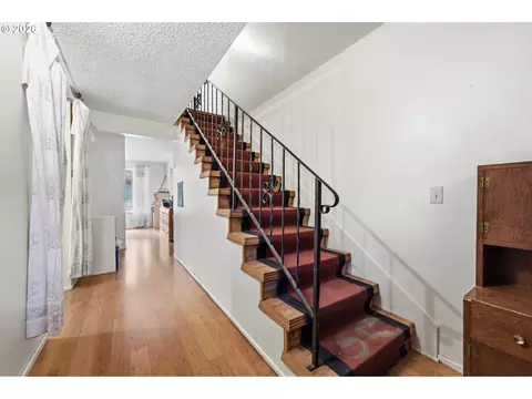 Entry Way - 2281 Blackburn St, Eugene, OR 97405 photo 4 of 6
