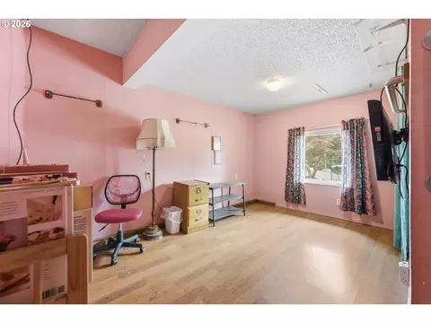 Bedroom - 2281 Blackburn St, Eugene, OR 97405 photo 3 of 6