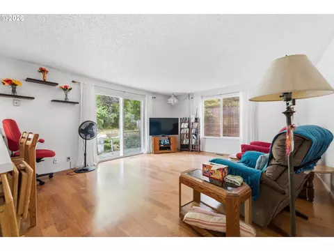 Living - 2281 Blackburn St, Eugene, OR 97405 photo 1 of 4