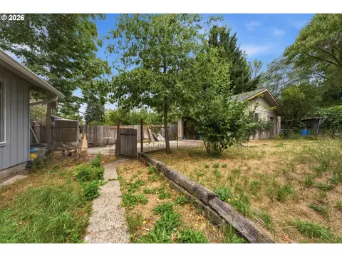 Exterior - 2281 Blackburn St, Eugene, OR 97405 photo 7 of 11
