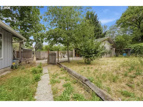 Exterior - 2281 Blackburn St, Eugene, OR 97405 photo 8 of 11