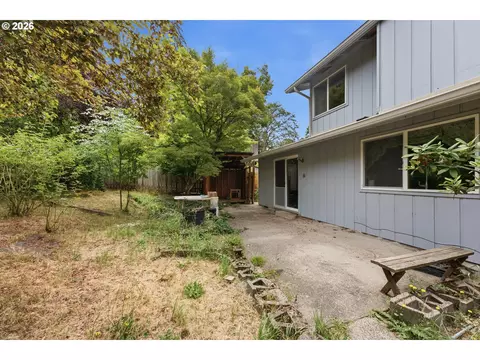 Exterior - 2281 Blackburn St, Eugene, OR 97405 photo 5 of 11