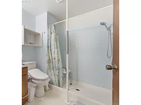 Bath - 2281 Blackburn St, Eugene, OR 97405 photo 5 of 5
