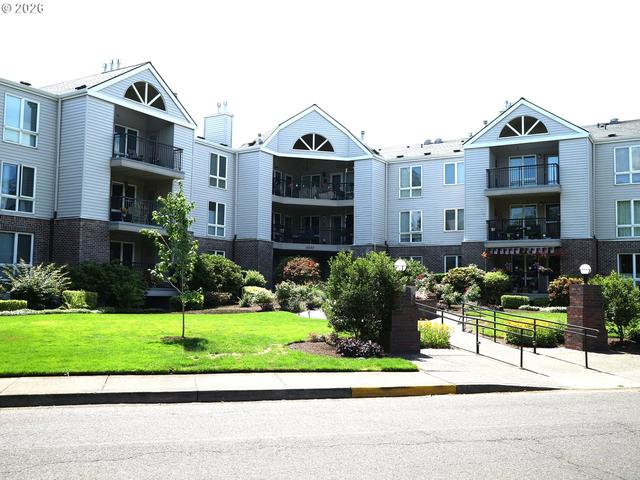 15530 NE Knott St #30, Portland, OR 97230