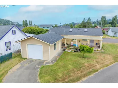 724 Laurel Ave, Reedsport, OR 97467