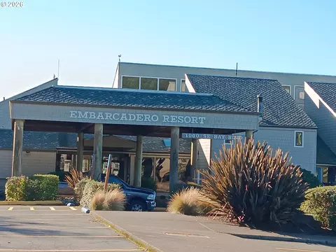 1000 SE Bay Blvd #J-427, Newport, OR 97365