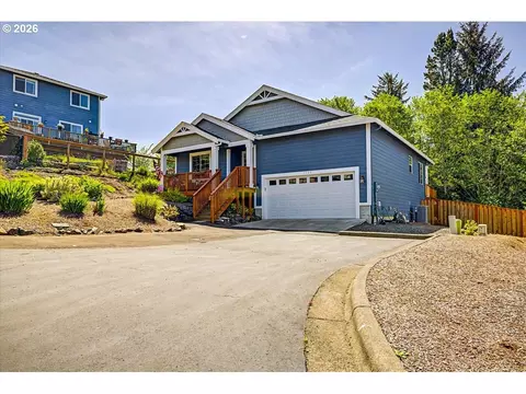1760 Wayfarer Ln, Tillamook, OR 97141
