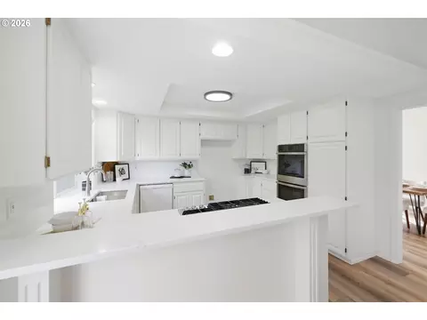 Kitchen - 3115 Metolius Dr, Eugene, OR 97408 photo 1 of 5