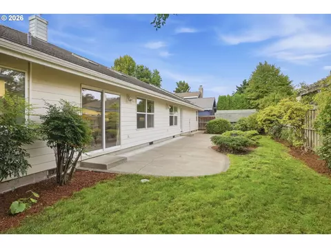 Exterior - 3115 Metolius Dr, Eugene, OR 97408 photo 3 of 5