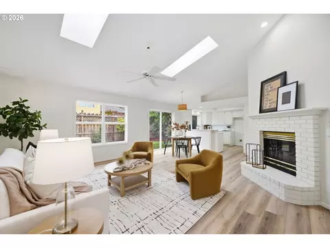 Living - 3115 Metolius Dr, Eugene, OR 97408 photo 7 of 8